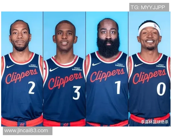 哈登与世界足球巨星同框对比照精彩呈现 展现运动员跨界魅力与球场风采